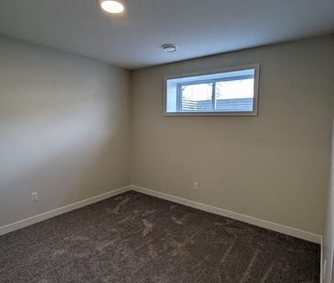 2 Bedroom Basement of a Duplex Style House in Glenridding Ravine - SF119 - Photo 4