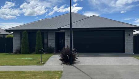 Spacious 4-Bedroom Home in Woodend - Photo 4