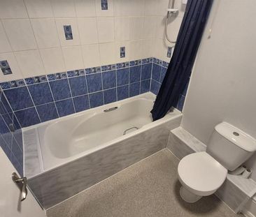 3 bedroom terraced house to rent - Photo 6