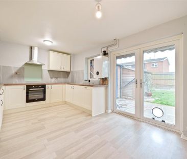 3 bedroom end of terrace house to rent - Photo 4