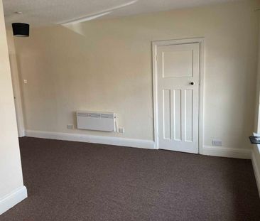 1 bed Flat - Photo 3