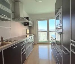 "Wohnen mit Weitblick: Barrierefreie Wohnung im 11. Stock mit Loggia und Stellplatz" - Foto 2