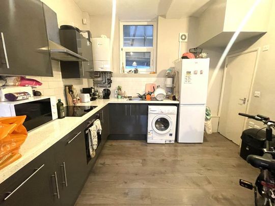 4 bedroom terraced house to rent - Photo 1