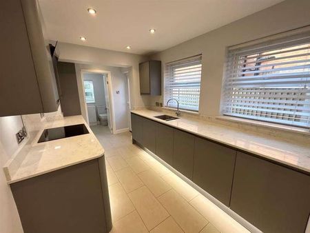 Broomfields Avenue, Solihull, B91 - Photo 2