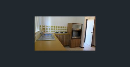 2 X 1 GROUND FLOOR UNIT - Photo 2