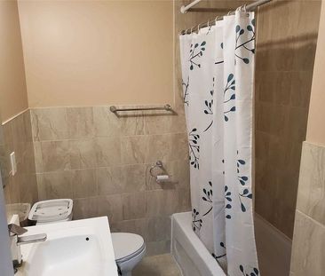 For Lease - 495 Meadowridge Court Unit# Basement Apartment, Mississ... - Photo 4