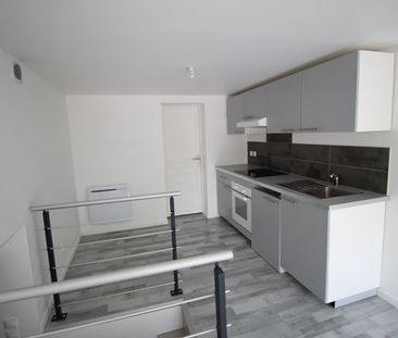 MELUN CENTRE-VILLE - GRAND F2 EN TRÈS BON ETAT ET ATYPIQUE AVEC PAR... - Photo 2