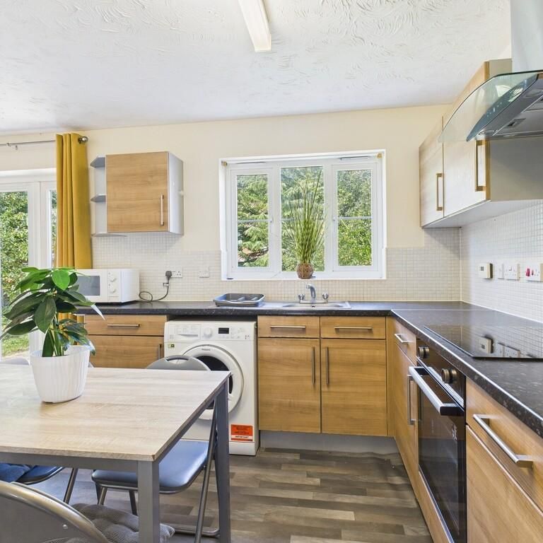 4 bedroom detached house to rent - Photo 1