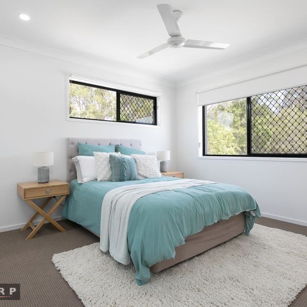 Modern 3-Bedroom Townhouse in a Desirable Location - Stylish & Spacious! - Photo 1