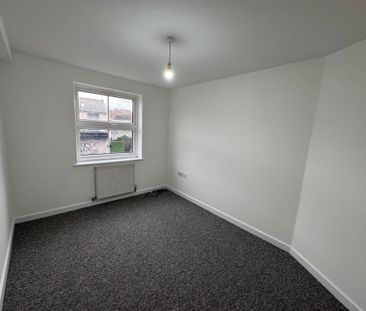 2 Bedroom Flat / Apartment - Northam Road, Northam - Photo 2