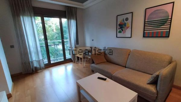 Alquiler de piso en Los Guindos - Parque Mediterráneo - Santa Paula - Photo 1