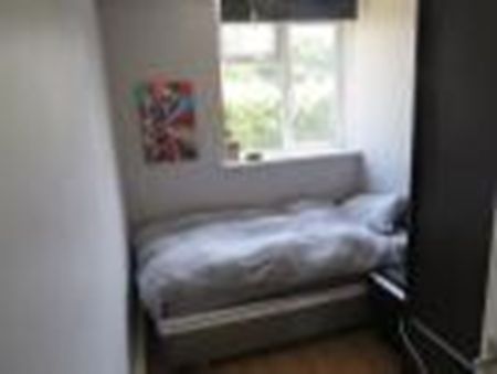 2 Bed Flat, Westover Road, BS9 - Photo 3