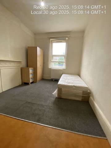 Room in a Shared House, Beech House Road, CR0 - Photo 2