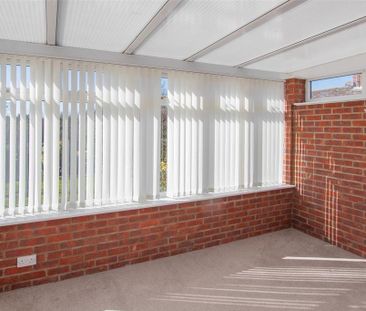 3 bedroom detached bungalow to rent - Photo 2