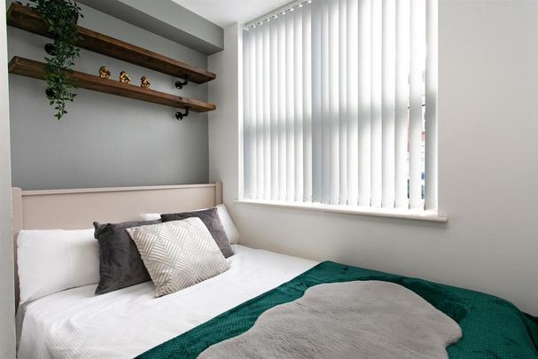 1 bedroom in a house share to rent - Photo 1