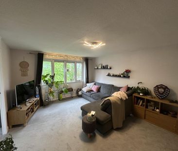 2 bedroom flat to rent - Photo 2