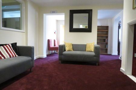 The Street - Photo 4