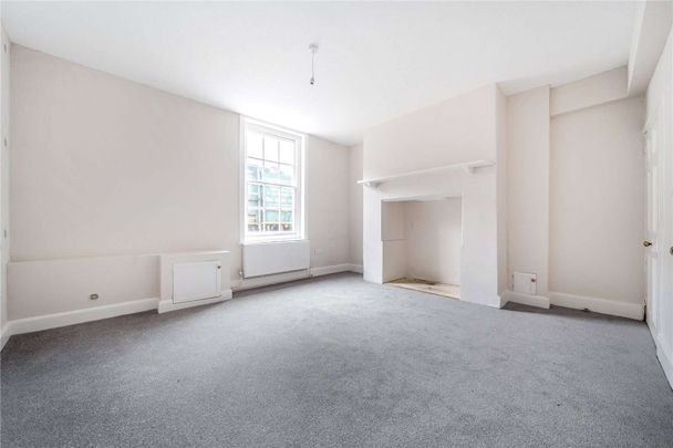 Elegant period townhouse in the heart of Winchester. - Photo 1