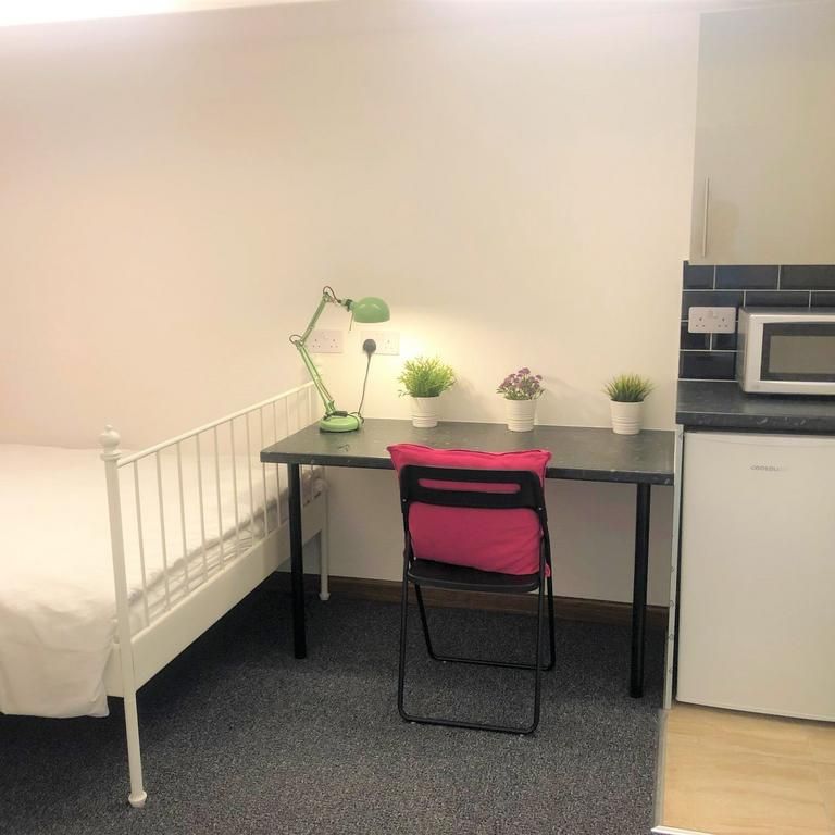 Studio to rent - Photo 1