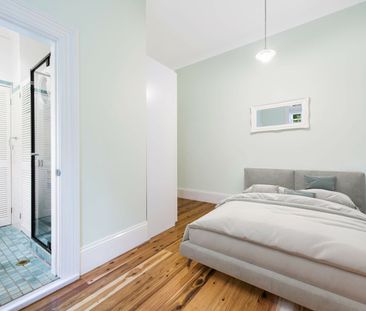 Landmark 'Gladstone' Building - built circa 1884. - Photo 3