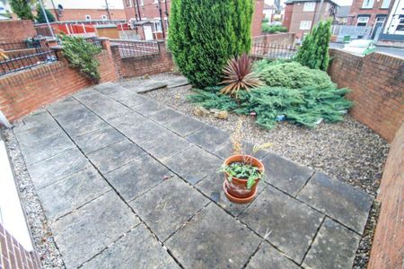 3 bedroom terraced house to rent - Photo 5