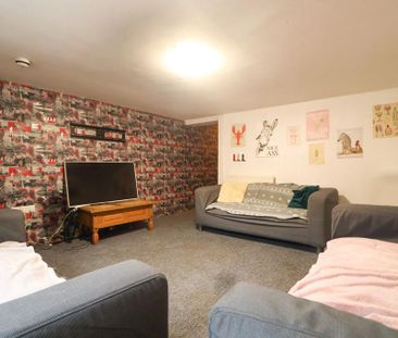 6 bedroom terraced house to rent - Photo 1