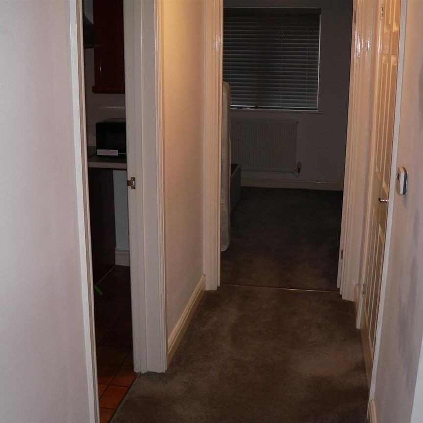 Well Close, Redditch - Photo 1