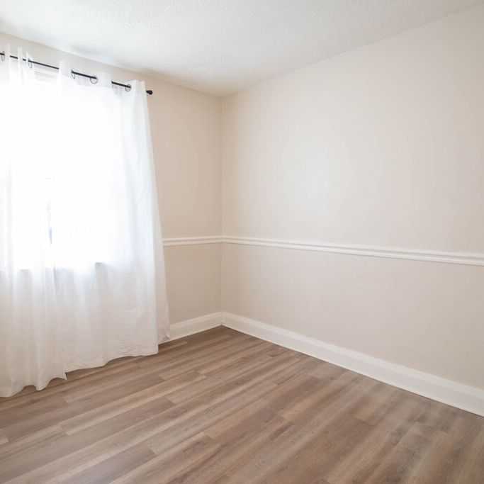 1 BEDROOM HOUSE IN ST.CATHARINES!!! - Photo 1