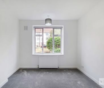 Robins Court - Photo 2