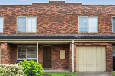 Seaside Retreat - Coastal Comfort and Contemporary Living - Photo 4