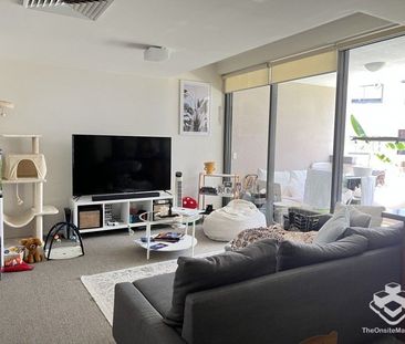 Modern and Spacious 1 bed +Study Apartment in the best street - Photo 2