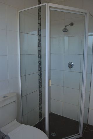 CLOSE TO LIVERPOOL CBD - Photo 2