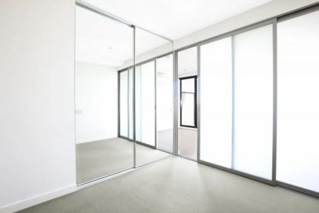 Luxury, Convenience and Contemporary Flair - Photo 2