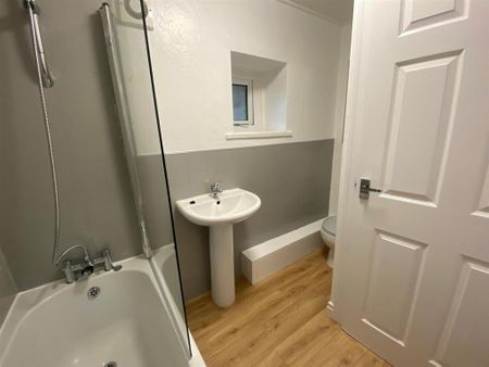 3 bedroom end of terrace house to rent - Photo 5