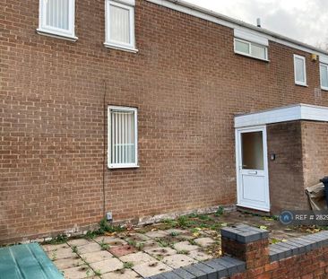 4 bedroom semi-detached house to rent - Photo 5