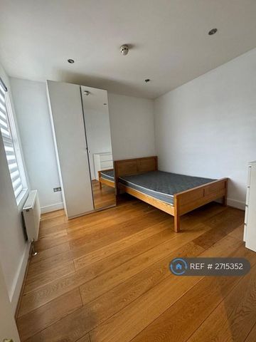 1 bedroom in a house share to rent - Photo 3