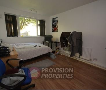 3 Bedroom Properties to Let Hyde Park - Photo 2