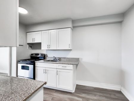 For Lease - 65 Thorncliffe Park Drive Unit# 1411, Toronto, Ontario - Photo 3