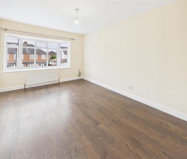 3 bedroom flat to rent - Photo 2