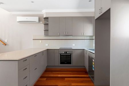 CENTRE ROAD’S STYLISH RETREAT - Photo 5