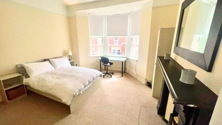 3 bedroom flat to rent - Photo 4