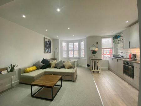 2 Bed Flat, Streatham, SW16 - Photo 3