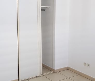 Location Appartement 3 pièces 58m² ST DENIS 97400 - Photo 6