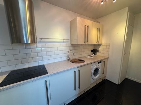 2 bed flat to rent in Lazonby Court, Cumberland Gardens, St Leonards, TN38 - Photo 2