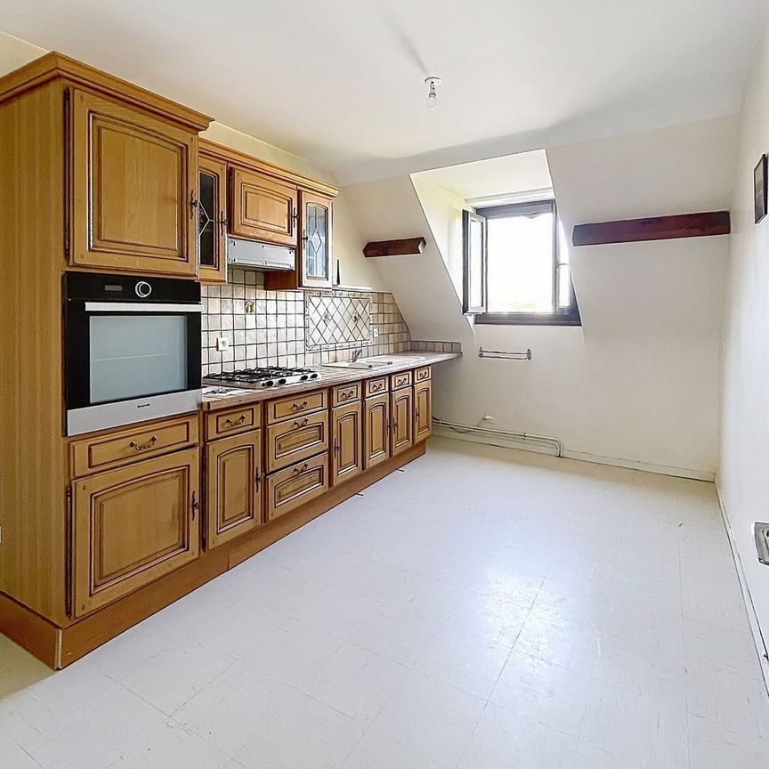 Location Appartement 3 pièces 75m² OLORON STE MARIE 64400 - Photo 1
