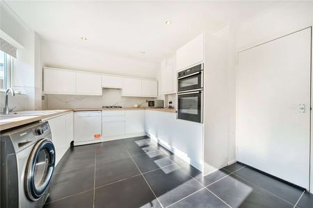 A good sized family home in a popular Orpington location - Photo 3