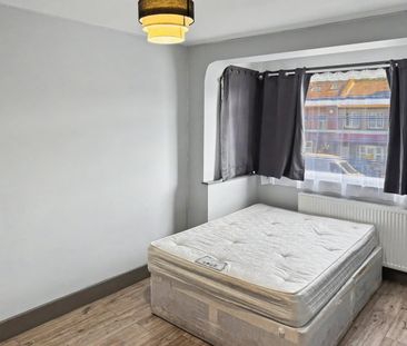 4 Bed Terraced House, Mitcham Road, CR0 - Photo 4