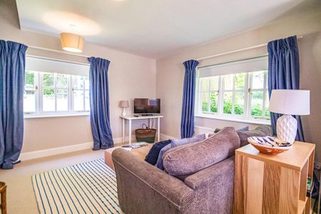 2 bedroom semi-detached house to rent - Photo 2