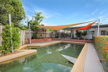 Fully Tiled - Huge Patio - Large Shed - Pool - Solar - Rear Access - Photo 2