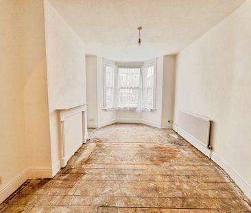 Central Avenue, Southend-On-Sea - Photo 2